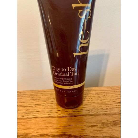 He Shi Day to Day Gradual Tan 200ml Light For him Her Tan Extender Moisturizer - Picture 3 of 7